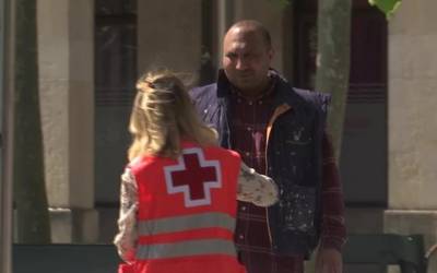 Garraio Publikoko erabiltzaileei maskarak doan banatu dizkiete