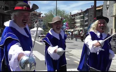 Maiatzaren 10ean Etxealditik Euskaraldira ekimenari  amaiera emateko Beasaingo mozorro festa erraldoia