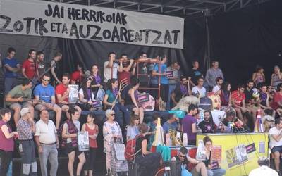 Jaiak berrasmatzeari ekingo diote hainbat auzoko jai batzordeek