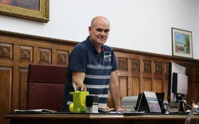 Unai Elkoro: "Galdezka datoz herritarrak eta guk, askotan, ez daukagu erantzunik"