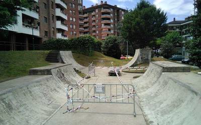 Skateparka hesitu dute, ezin delako bertan kirolik egin