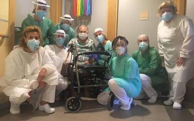 "Pixkanaka joan behar dugu orain"