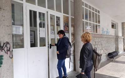 Eskolak zela eskaini erabakitzeko informazio ofizialaren zain