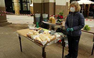 Ordiziako azokara aste luzez gerturatu ezin izan diren azken saltzaileek, beraien produktuak saltzeko aukera izan dute