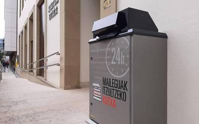 Mailegatutako liburuak itzultzeko kutxa ireki dute