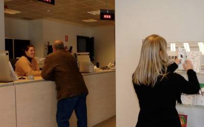 BAZek ateak irekiko ditu astelehenetik aurrera, herritarrak aurrez-aurre artatzeko