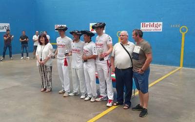 Herrien arteko lehiarik ez pilotalekuetan