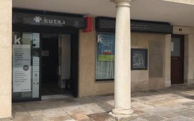 EAJ Kutxabank bulegoaren itxieraren aurka agertu da, eta erdibideko irtenbide bat eskatzen dio erakundeari