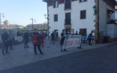 Patxi Ruiz euskal presoaren aldeko kontzentrazioa egin dute