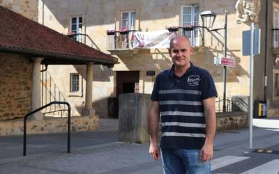 Unai Elkoro: "Zentzuzkoa da paseatzeko eta kirola egiteko ezarritako ordu murrizketa kentzea"