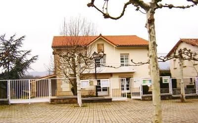 Eskola Txikia egokitzeko lanak lehiaketara atera ditu Barrundiako Udalak