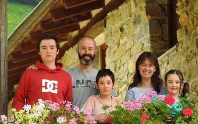 «Bezeroei konfiantzazko klima bat eskaini behar diegu turismoa indartu nahi badugu»