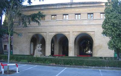 Iruñeko hilerria eta hiriko hainbat komun publiko ireki dituzte gaur