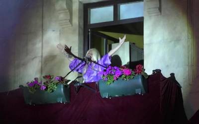 Loinatz jaiak balkoitik ospatzeko deia egin du Beasaingo Udalak