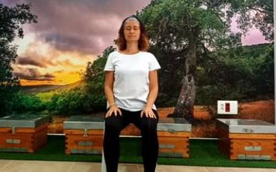 Yoga klasea  Txari Eletarekin gure bizkarra lantzeko
