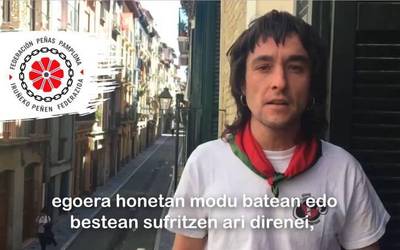 Jai herrikoien alde antolatzeko eskatu diete jai batzordeei Hego Euskal Herriko peñek, konpartsek eta txosnek