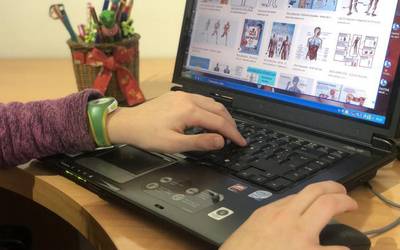 Arrakala digitala gainditzeko, Interneterako konexioa eta ordenagailuak ikasleentzat