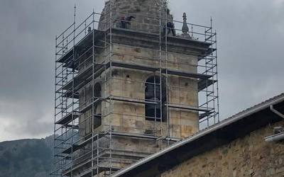 Uribarriko elizako kanpandorrean eta kanposantuan, lanak