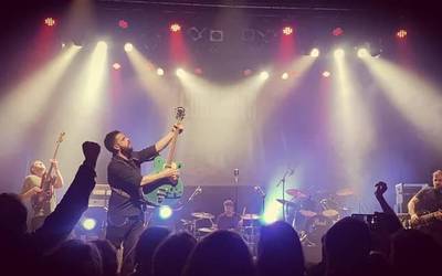 Gaur abiatuko da Km Zero Musik Fest online jaialdia, Cobardes taldearen kontzertuarekin