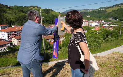 Azintzio jaiak bertan behera geratu arren, txupinazoa bota zuten festei keinua eginez