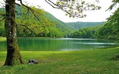 Bisitarientzat itxita segitzen du Leurtzako natur guneak