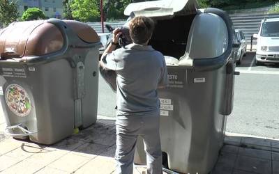 Maskarak, eskularruak eta osasun-hondakinak errefusaren edukiontzian bota behar dira