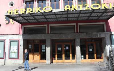 Zine eta antzerki ikuskizunak prezio erdira, gazte-txartelarekin