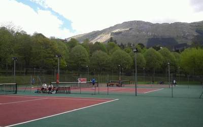 Txerloiako tenis pistak berriro zabaldu dituzte