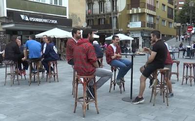 Beasaingo kuadrilen eguna ospatzeko beasaindarrak kalera irten ziren, aurtengo Loinatz jaien edizio berezian