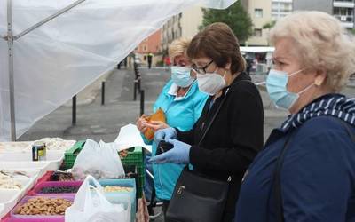 KARKARAren inkestan parte hartu dutenen %75ek herriko saltoki txikietan egin dituzte erosketak