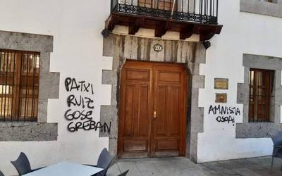 Patxi Ruizen aldeko margoketak egin dituzte Arrankudiagako Batzokian