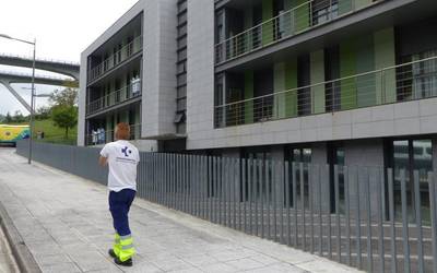 Bi aste dira COVID-19 gaitzak Gipuzkoako adinekoen egoitzetan heriotzarik eragiten ez duela