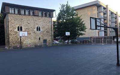 Bukatzear dituzte Olakuako kirol gunea konpontzeko lanak