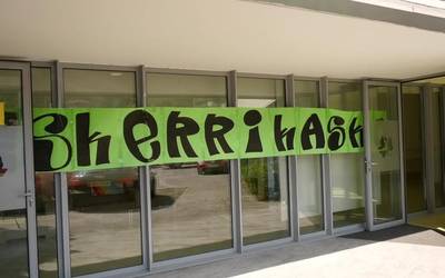 Astelehenetik aurrera bisitak egin ahalko dira zaharren etxeetan