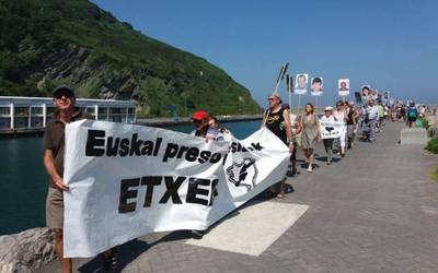 Euskal presoen aldeko elkarretaratzeak egiten hasiko dira berriro, hileko azken ostiralean