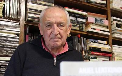 "Gerra bat gerrarik gabe" kontatu du Anjel Lertxundik 'Gilles de Rais' eleberrian