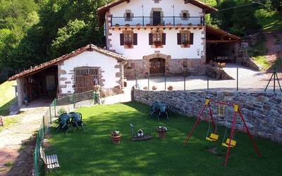 Baztan-Bidasoaldera oporretan etortzeko bortz arrazoi eman ditu Turismo Elkarteak