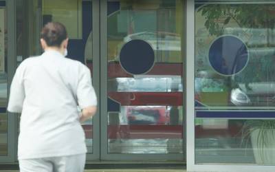 Bost hildako, zazpi positibo eta prudentziarako deia