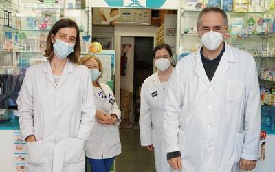 “Auzo denetan dagoen osasun-agentea da Farmazia”