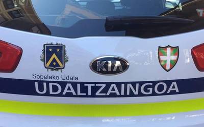 Autoetan lapurretak egin ei dituzten gizon bi identifikatzen lagundu du Udaltzaingoak