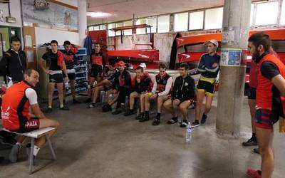 Telmo Deun AEko arraunlariak errioan entrenatzen hasi dira