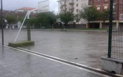 Laudio herriko futbito eta saskibaloi kantxak irekitzen hasi da, modu arduratsuan erabiltzeko