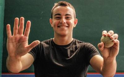 “Baikorekin kontratua sinatzeak ez dit bizitza asko aldatu, baina gehiago lan egin  behar dut”