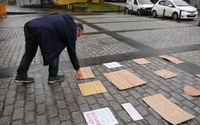 Plazak berreskuratu eta aldarriz bete dira