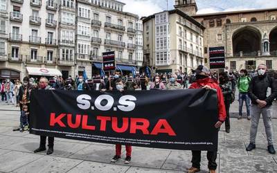 Arte eszenikoen sektorea kalean, kulturaren etorkizunaren defentsan