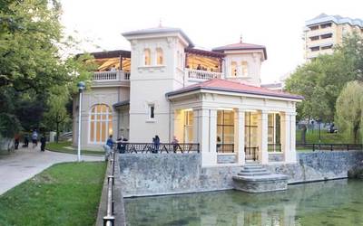 Orain arte udaletxe zaharraren eraikinean entseatzen zuten musika taldeak, banda eta koralak birkokatu ditu udalak