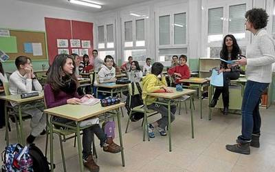 Ekainaren 30ean esleituko ditu gobernuak 2020-2021 ikasturterako aldi baterako irakasleen plazak