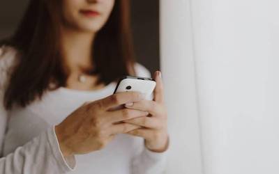 SMS bidez bankuak ordezkatzen dituen iruzur kanpaina berri batez ohartarazi dute