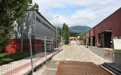 San Juan futbol zelaian gas instalazioa ezartzen hasi dira