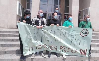 Udalaren lorezaintza-zerbitzuko langileak, hitzarmen propioaren aldeko greban